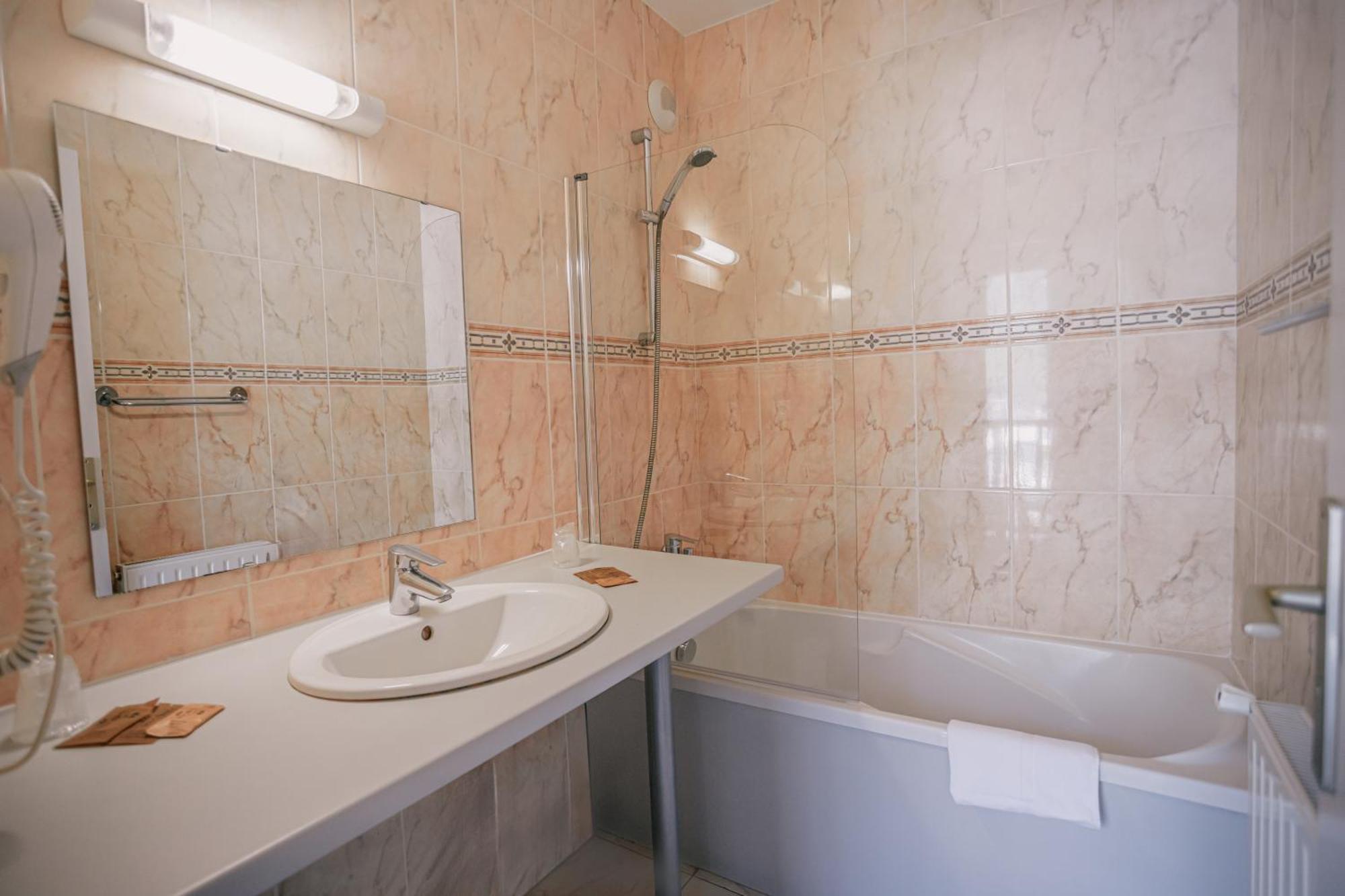 Hotel Le Montaigu لوز سانت سوفير المظهر الخارجي الصورة